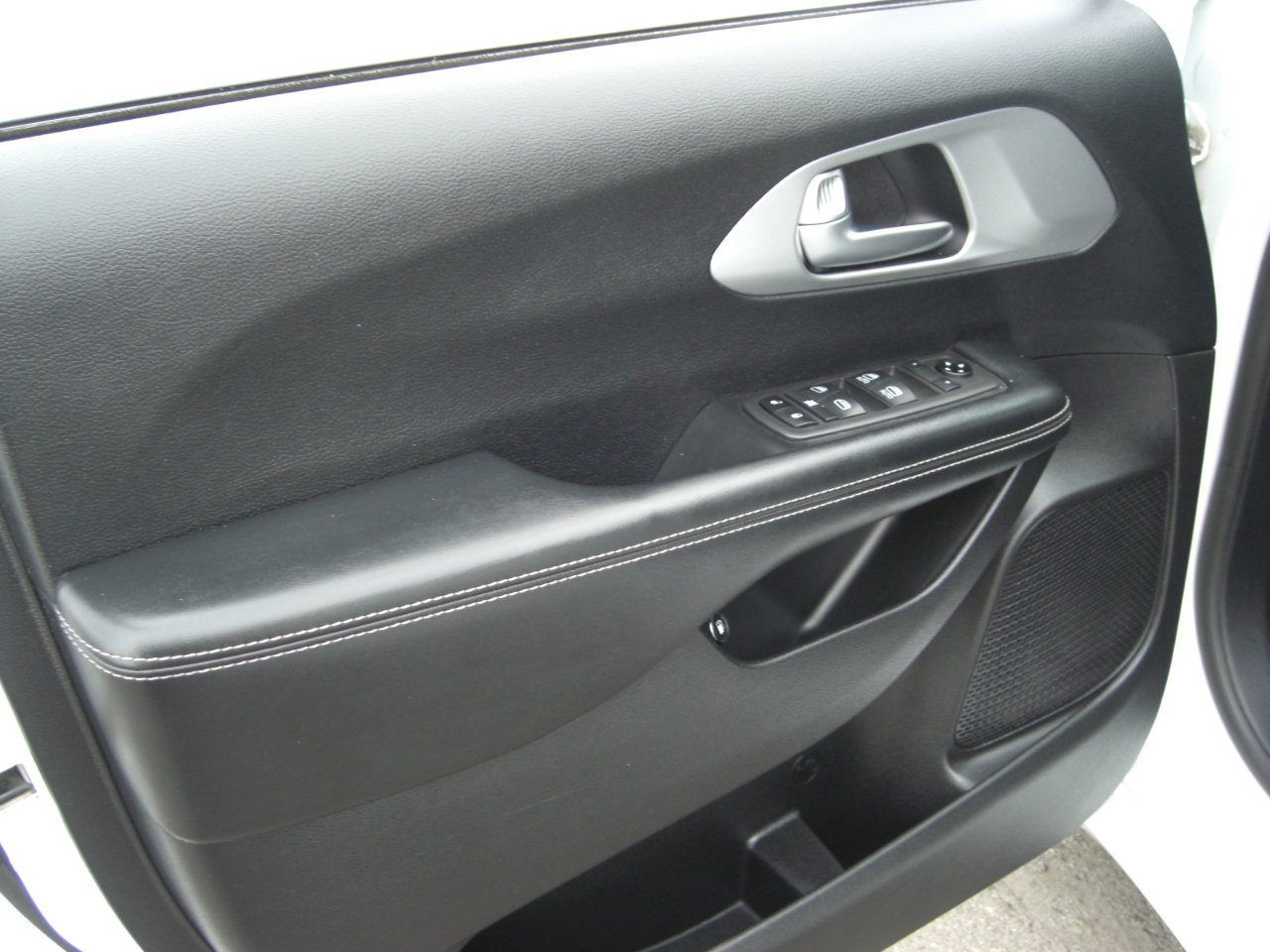 Used 2021 Chrysler Pacifica Touring w/ S Appearance Package image 23