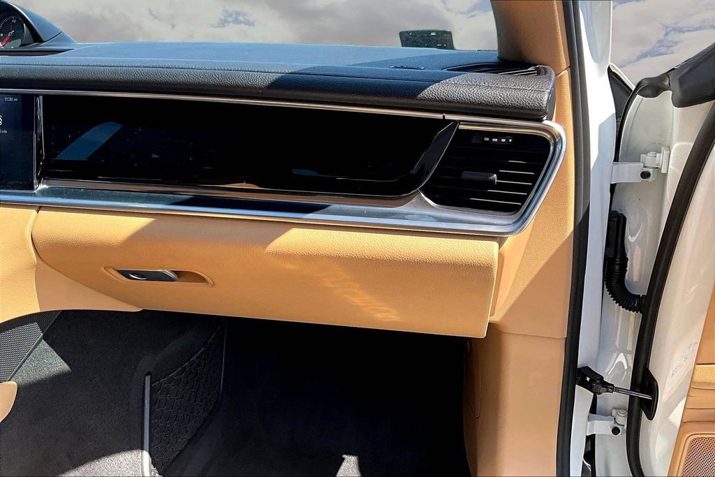 Used 2018 Porsche Panamera 4 image 26