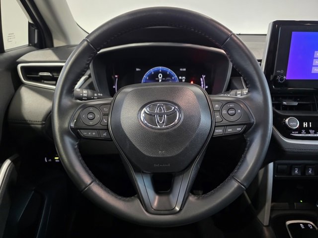 Used 2025 Toyota Corolla Cross XLE image 16