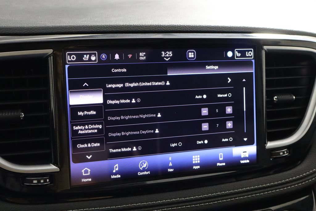 Used 2025 Chrysler Pacifica Limited FWD image 35