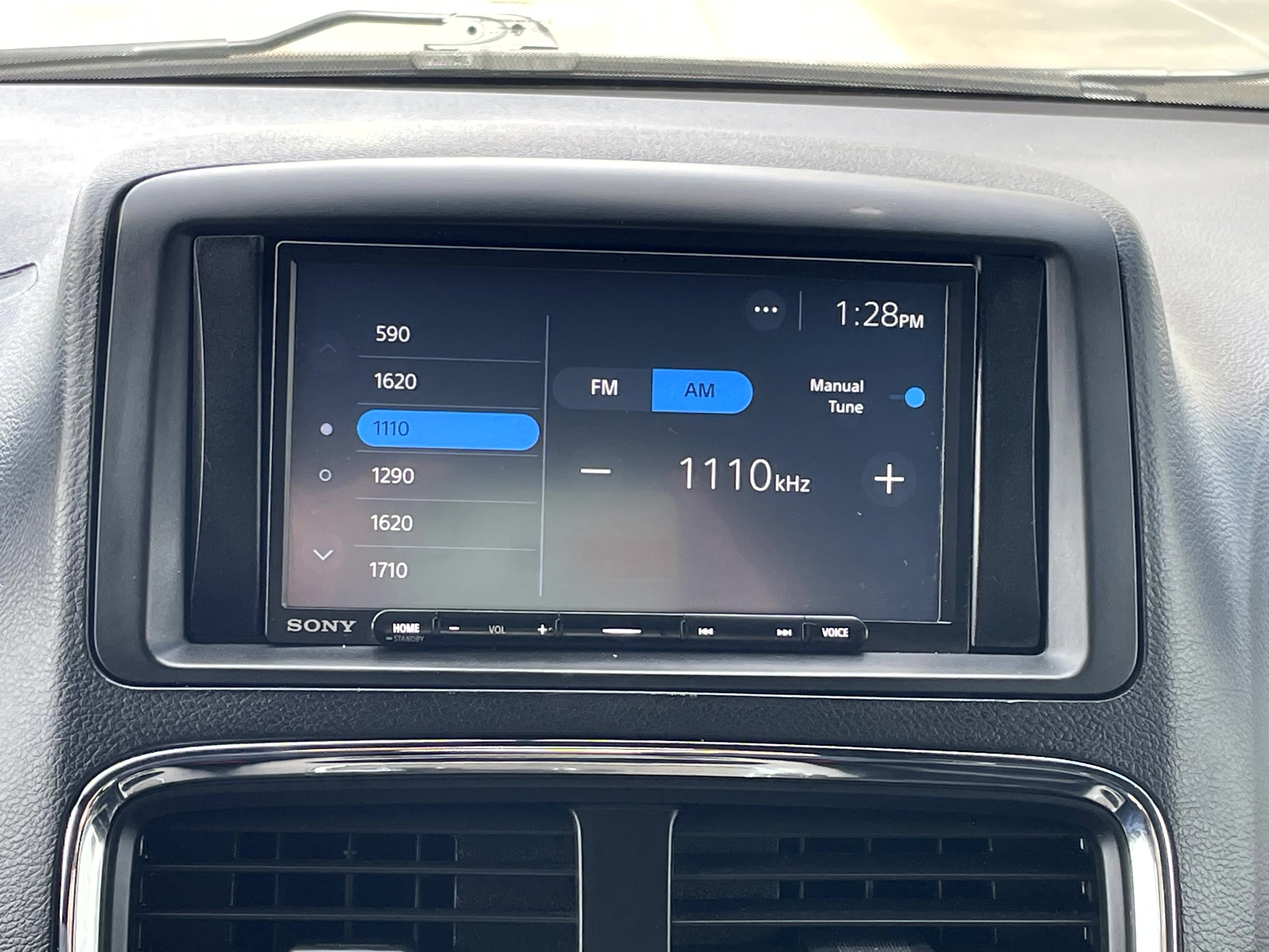 Used 2018 Dodge Grand Caravan SXT image 17