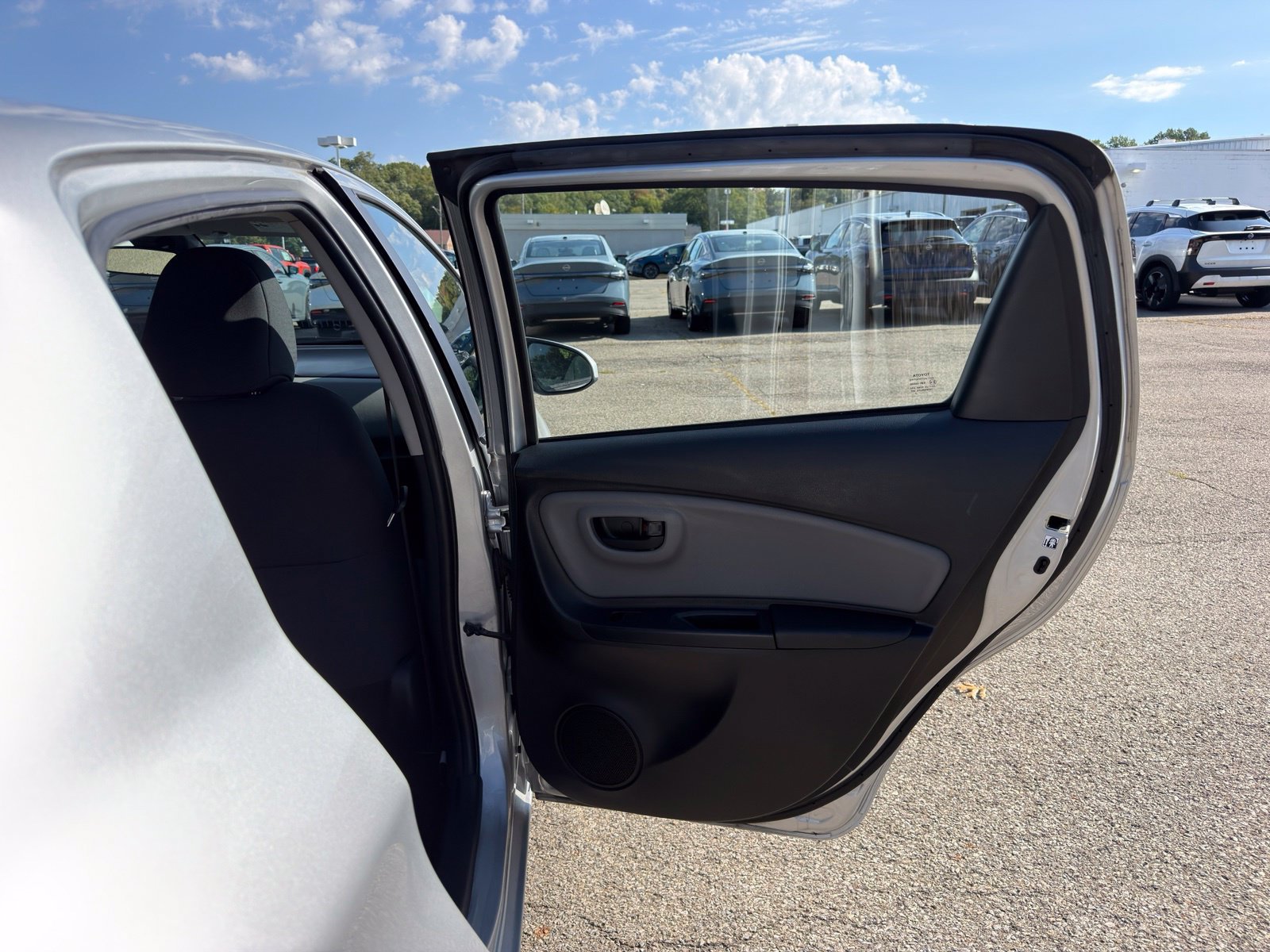 Used 2017 Toyota Yaris L FWD image 27