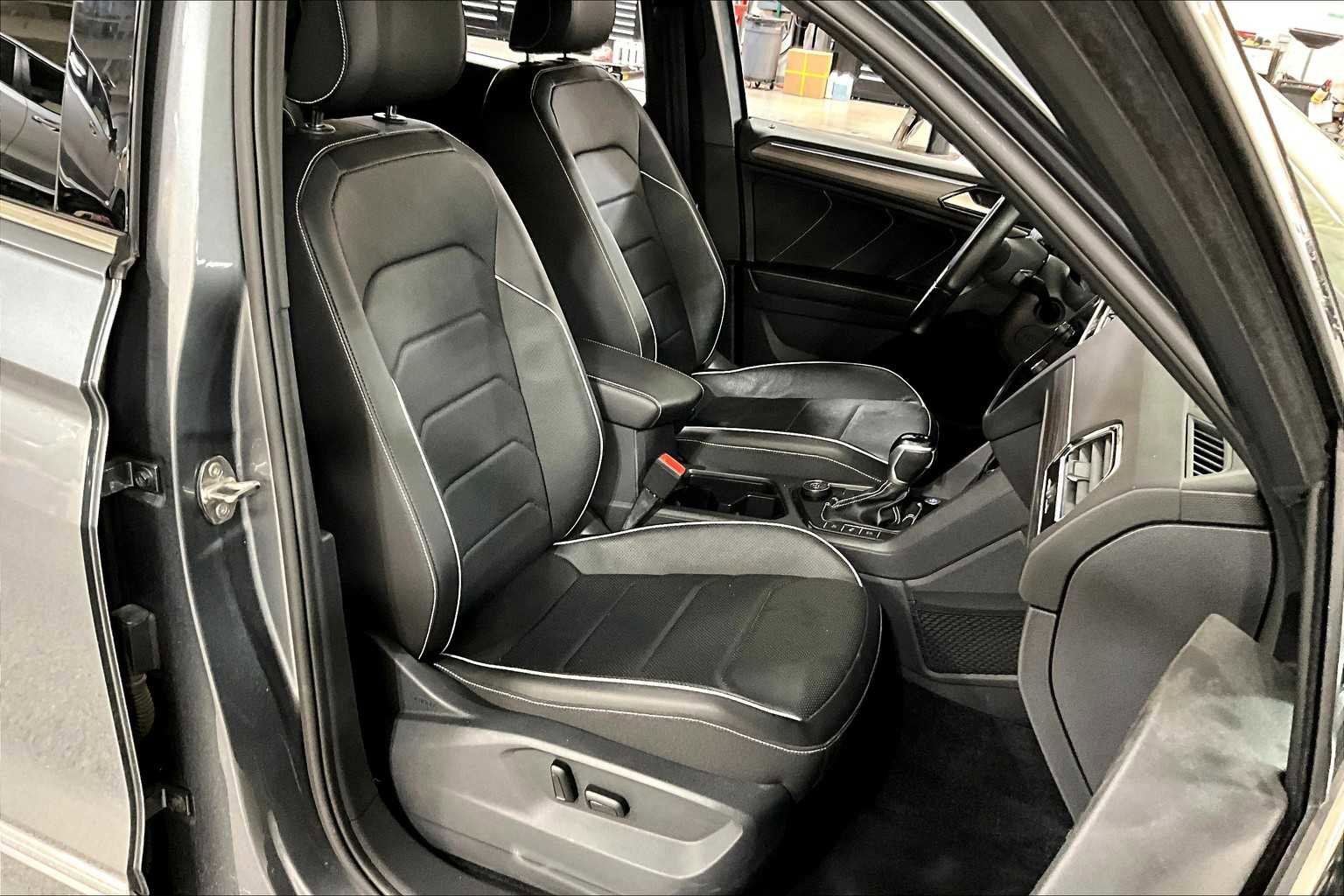 Used 2022 Volkswagen Tiguan SEL R-Line image 8