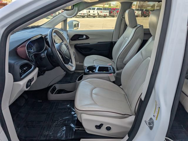 Used 2019 Chrysler Pacifica Limited FWD image 2