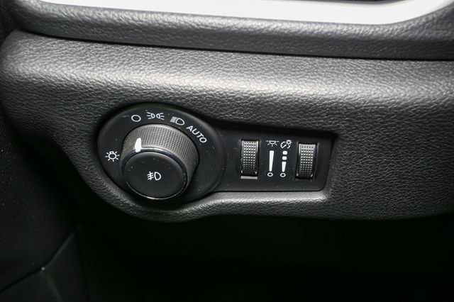Used 2022 Chrysler Pacifica Touring-L w/ Uconnect Theater Family Group AWD/4WD image 39