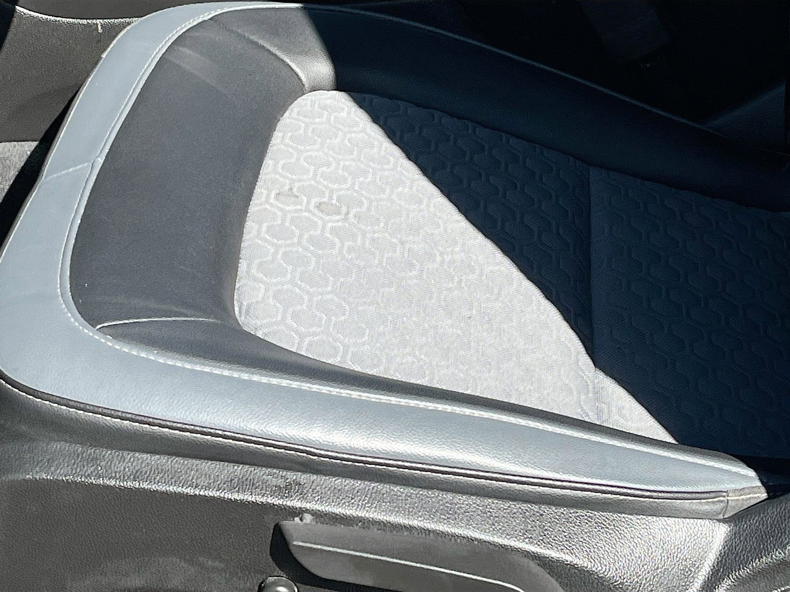 Used 2022 Chevrolet Colorado Z71 AWD/4WD image 19