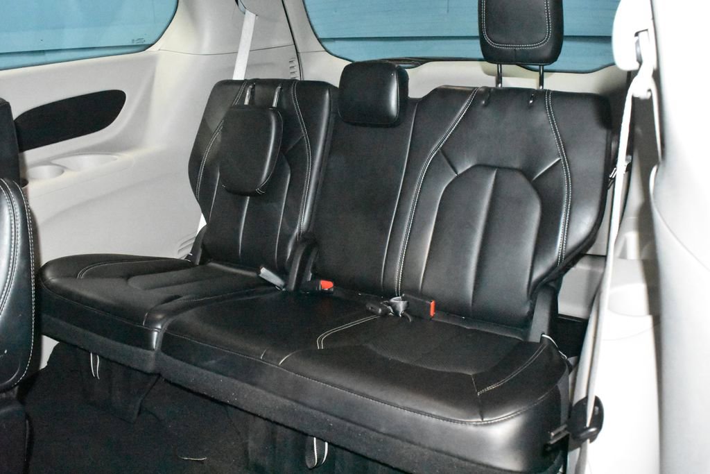 Used 2024 Chrysler Pacifica Touring-L image 21