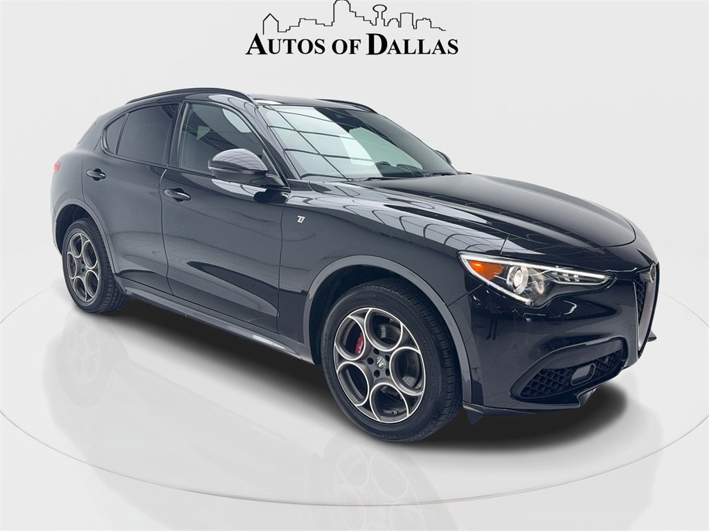 Used 2023 Alfa Romeo Stelvio Ti image 2