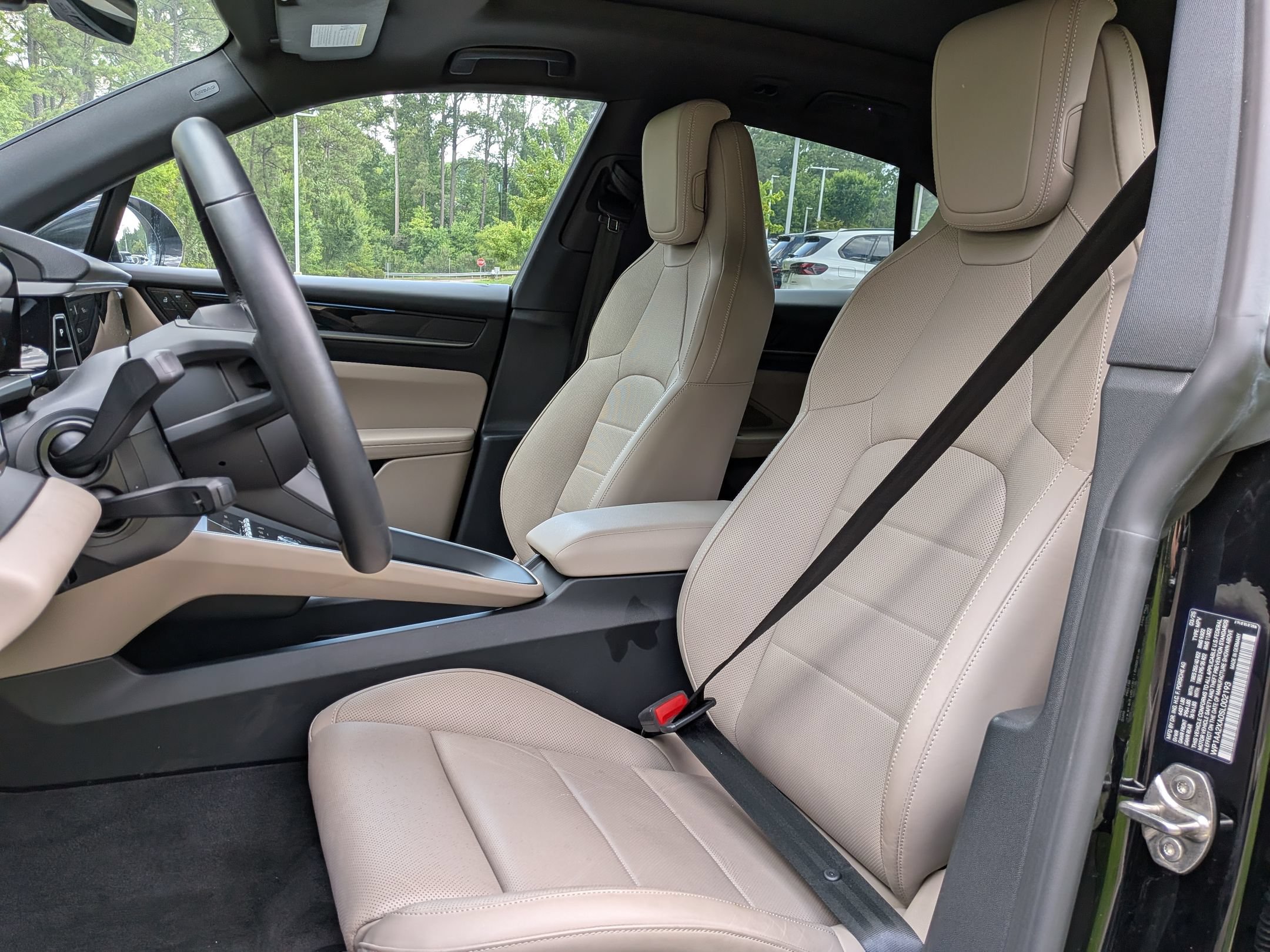 Used 2025 Porsche Macan 4 Electric AWD/4WD image 5