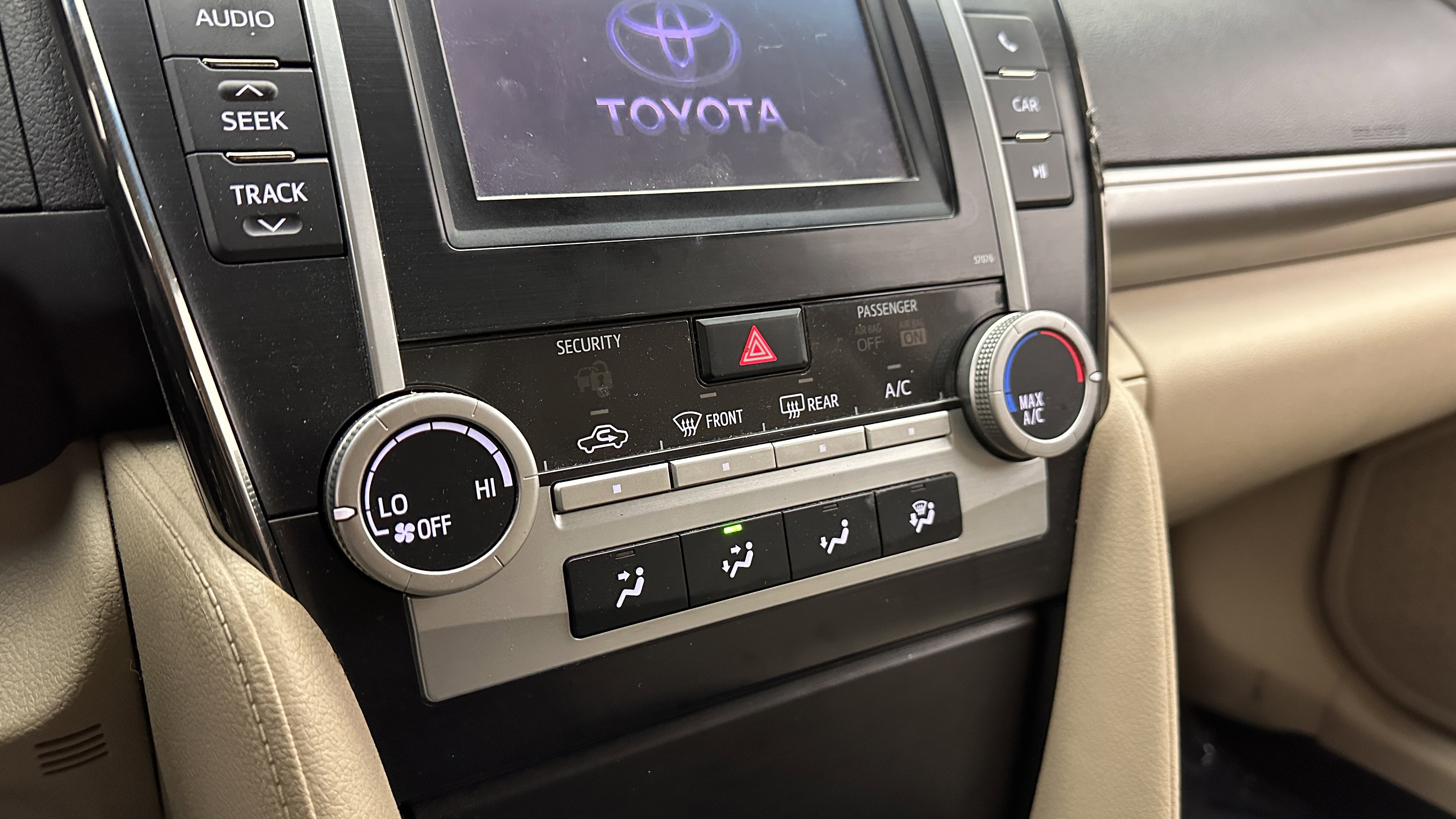 Used 2013 Toyota Camry LE image 15