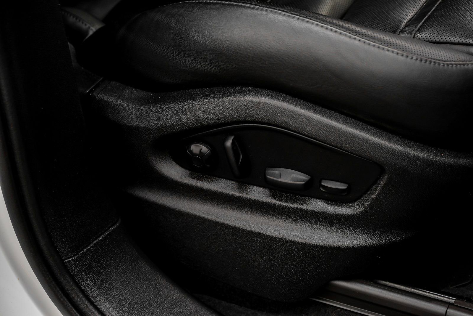 Used 2023 Porsche Cayenne Coupe image 46