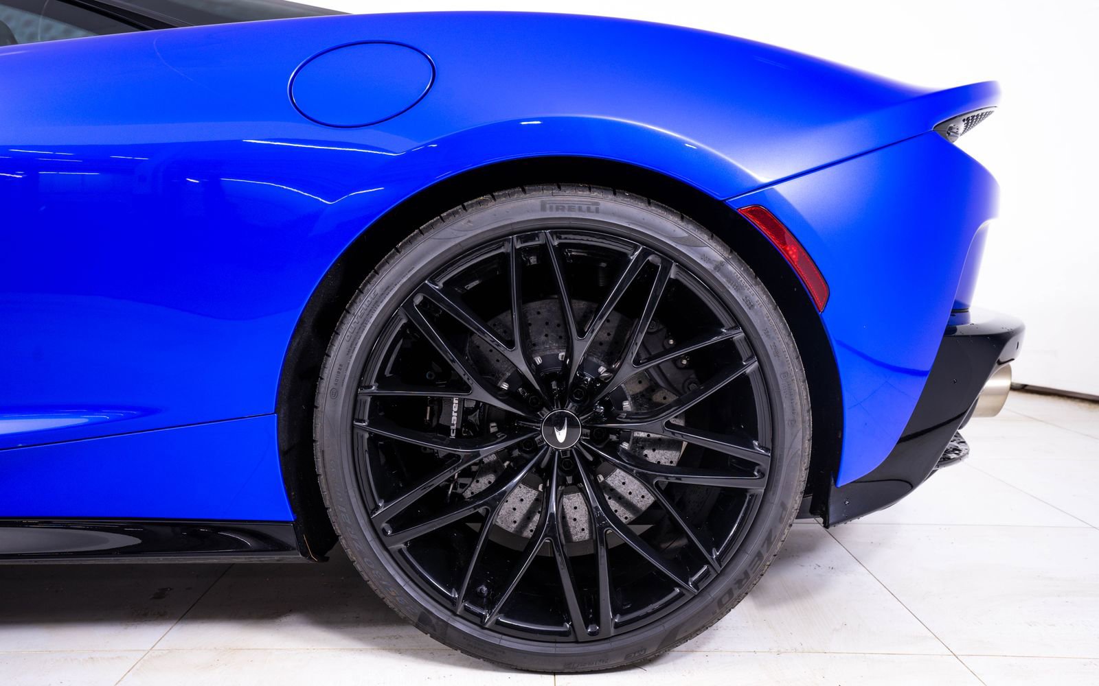 Used 2023 McLaren GT image 14