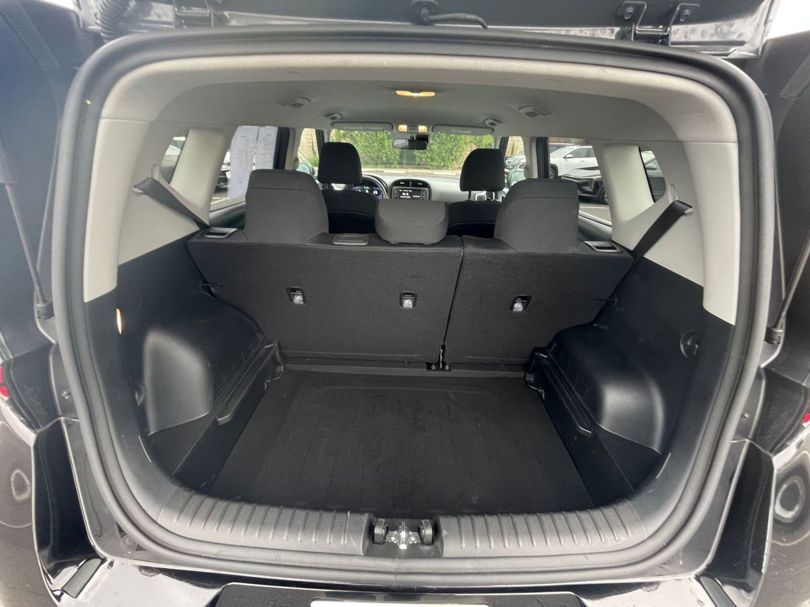 Used 2025 Kia Soul LX w/ LX Technology Package FWD image 25