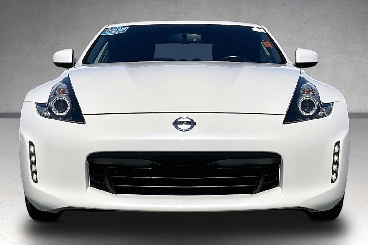 Used 2020 Nissan 370Z Coupe RWD image 3