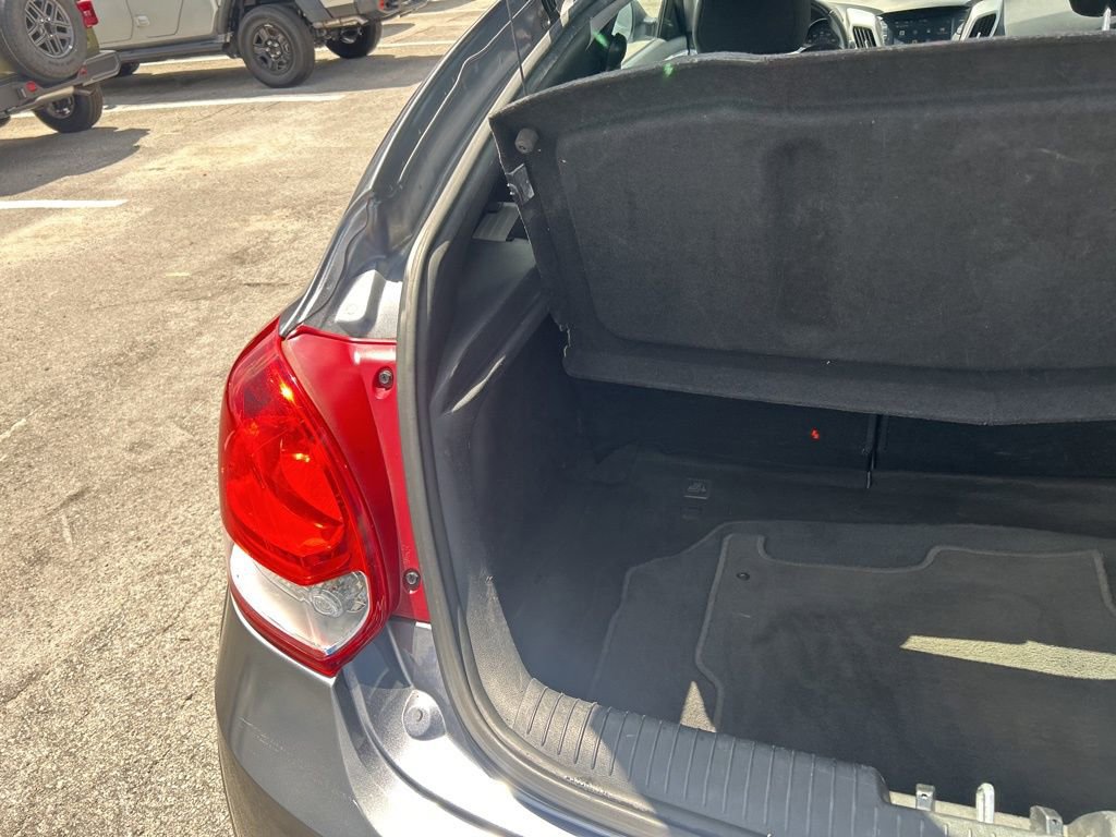 Used 2017 Hyundai Veloster image 28