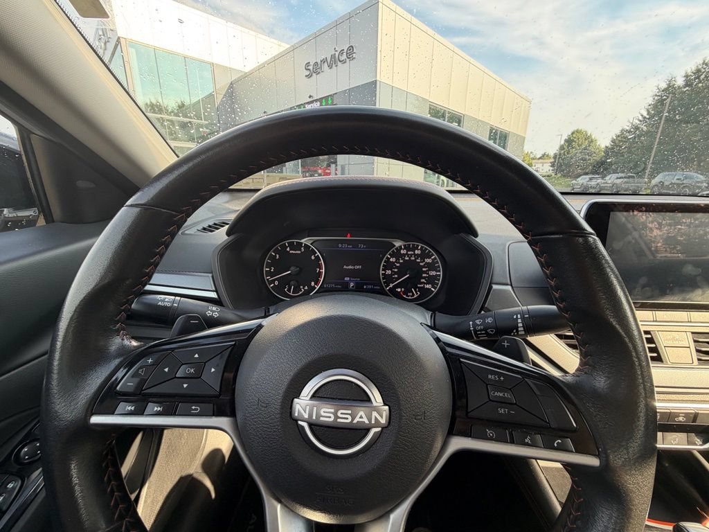 Used 2024 Nissan Altima 2.5 SR FWD image 9
