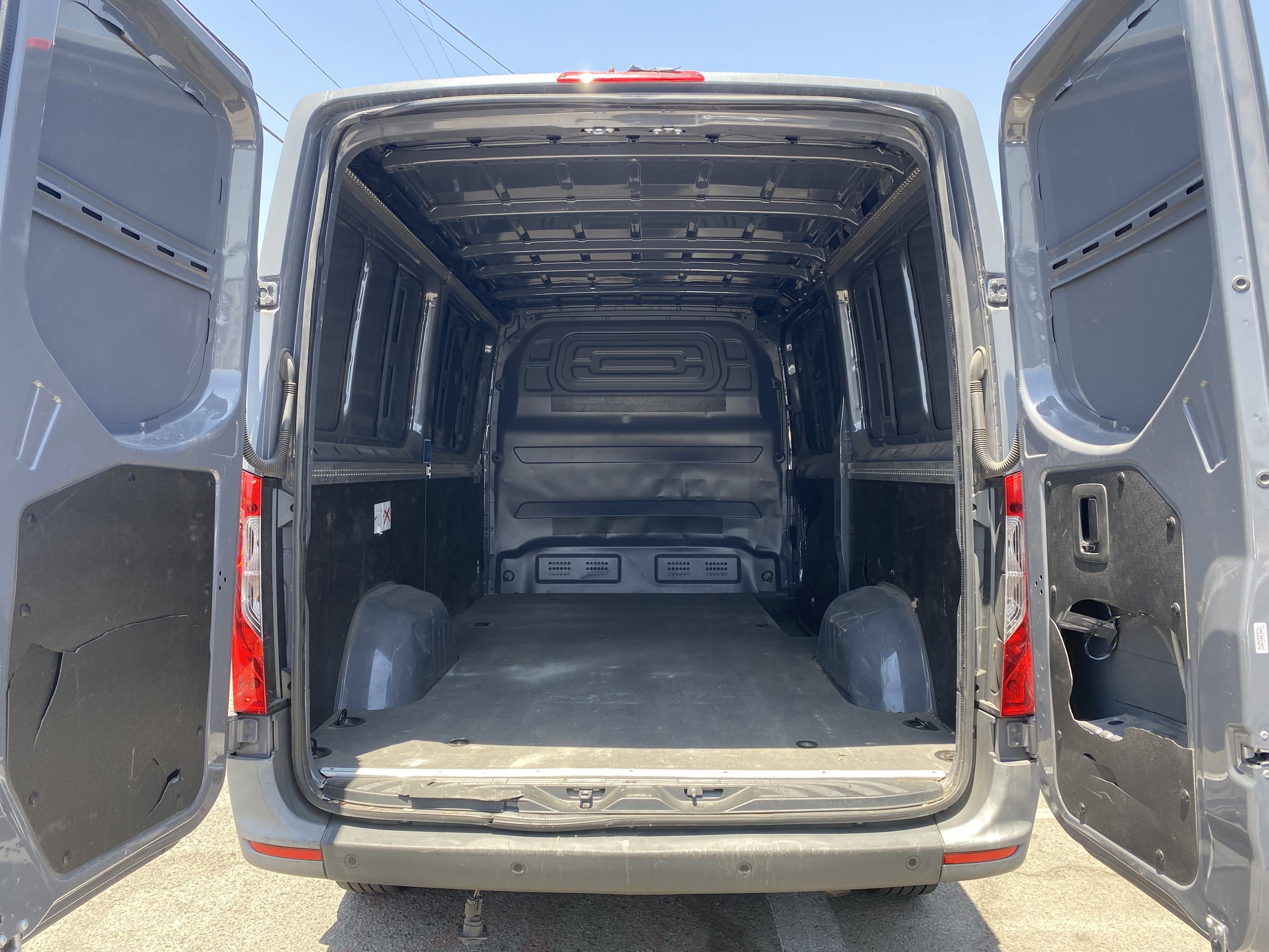 Used 2021 Mercedes-Benz Sprinter 2500 w/ Premium Package image 14