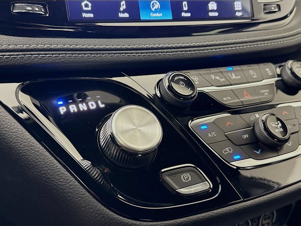 Used 2025 Chrysler Pacifica Select FWD image 16