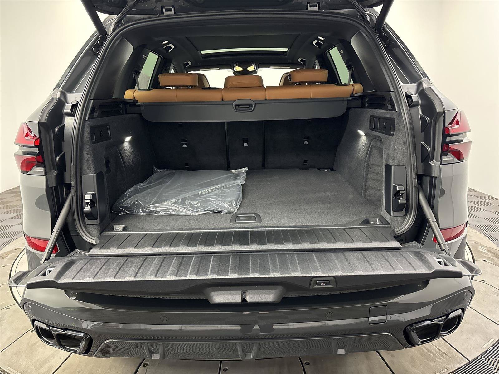 New 2026 BMW X5 M60i w/ Climate Comfort Package AWD/4WD image 21