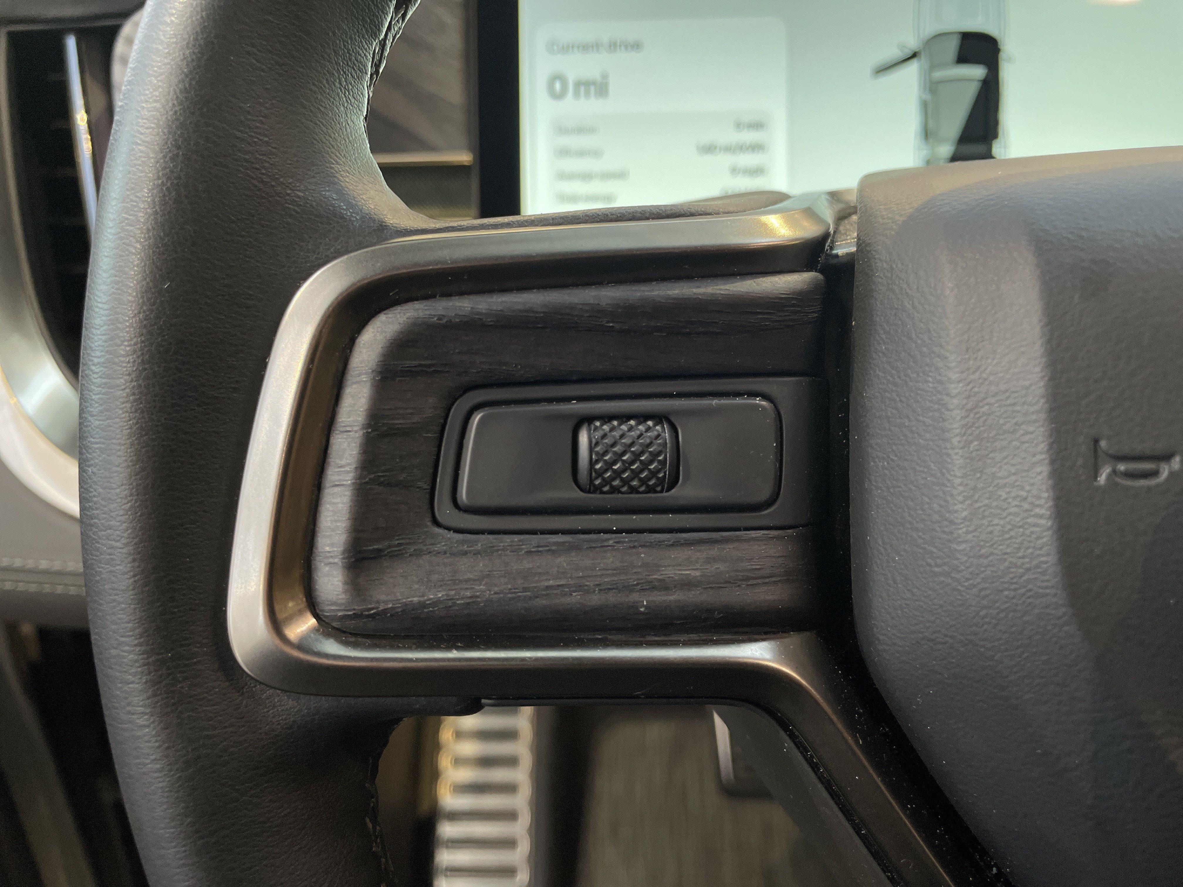Used 2024 Rivian R1S Adventure Dual AWD/4WD image 18