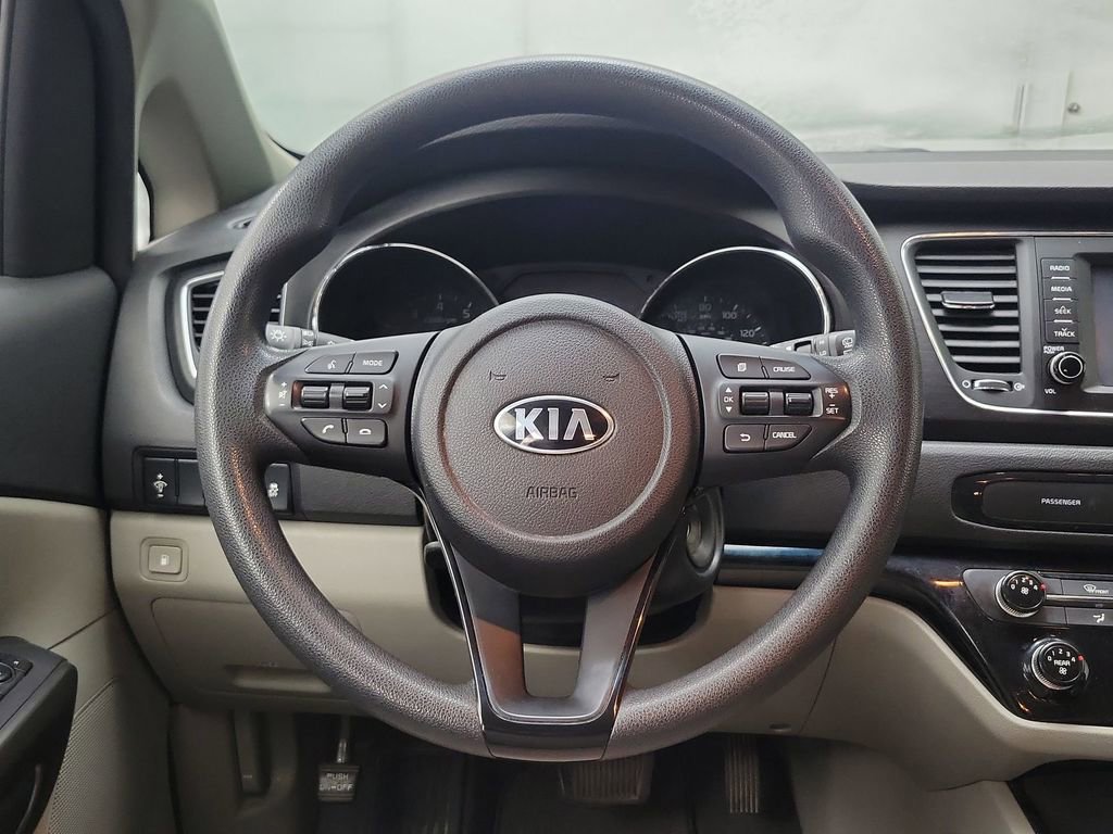 Used 2019 Kia Sedona LX image 12
