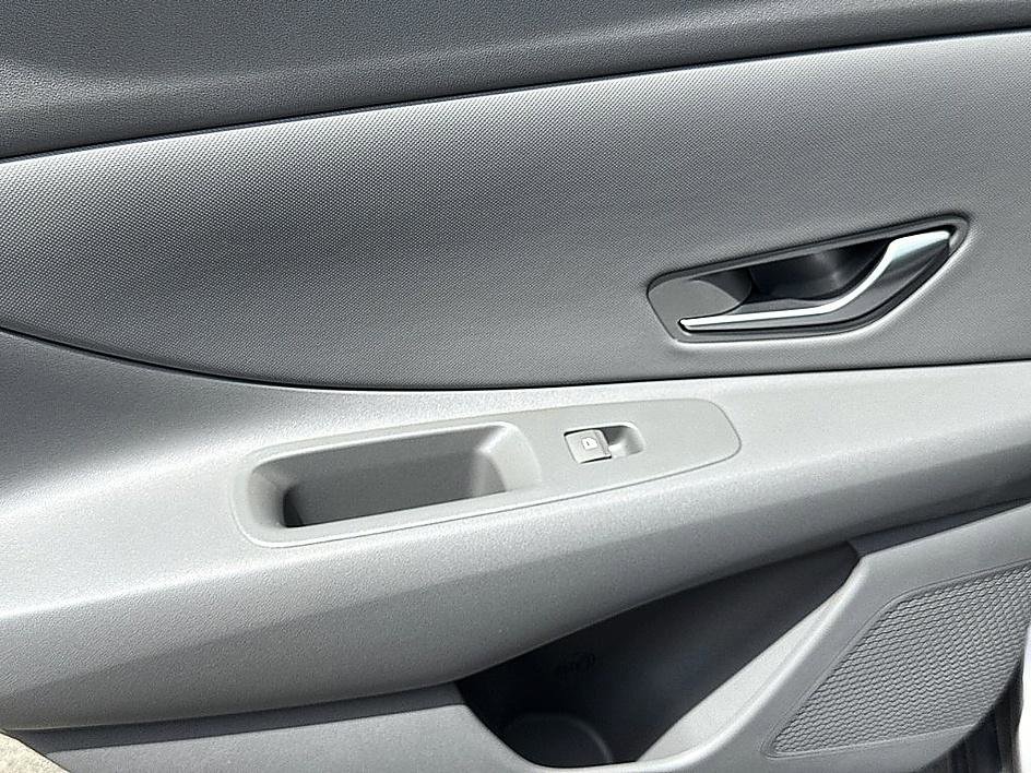 Used 2025 Hyundai Elantra SEL image 10