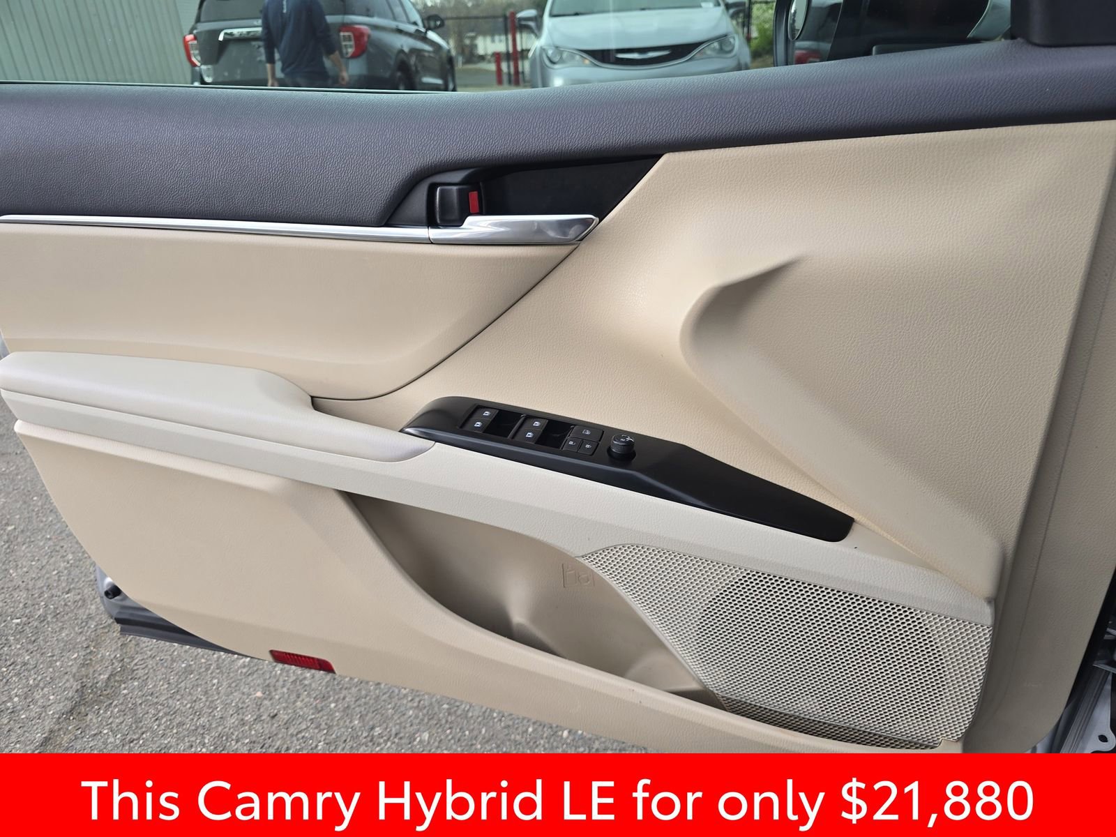 Used 2020 Toyota Camry LE image 33