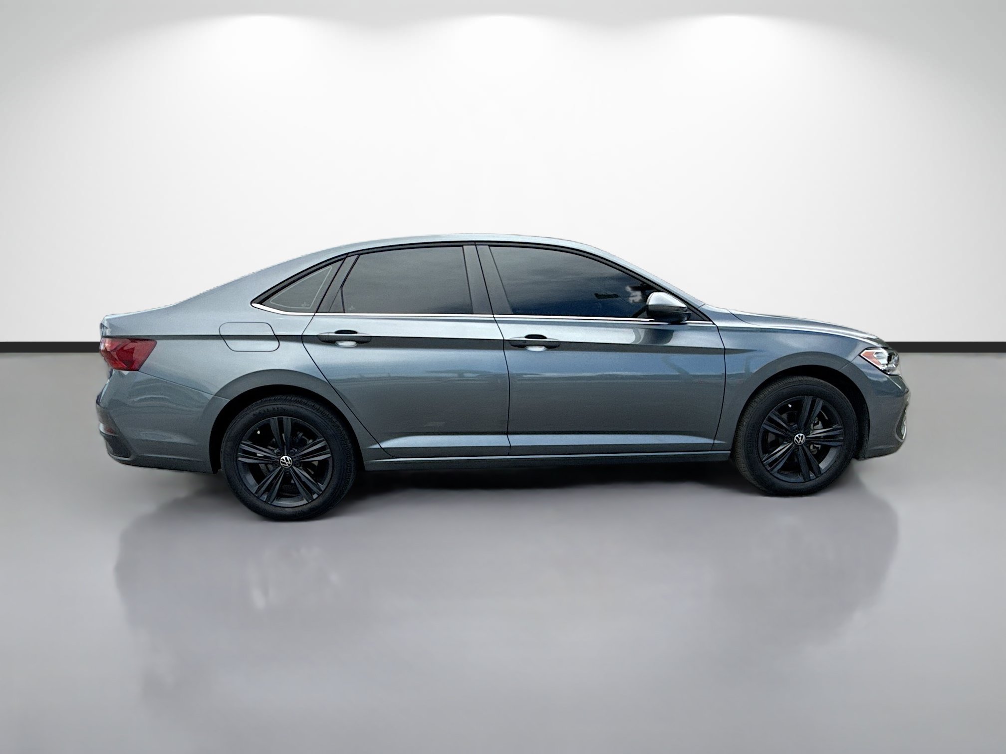 Used 2024 Volkswagen Jetta SE FWD image 2