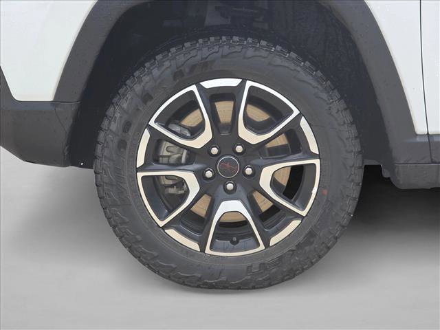 Used 2025 Jeep Compass Trailhawk AWD/4WD image 14