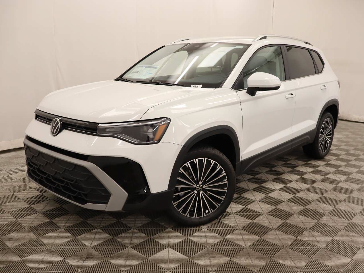 New 2026 Volkswagen Taos SE FWD image 1