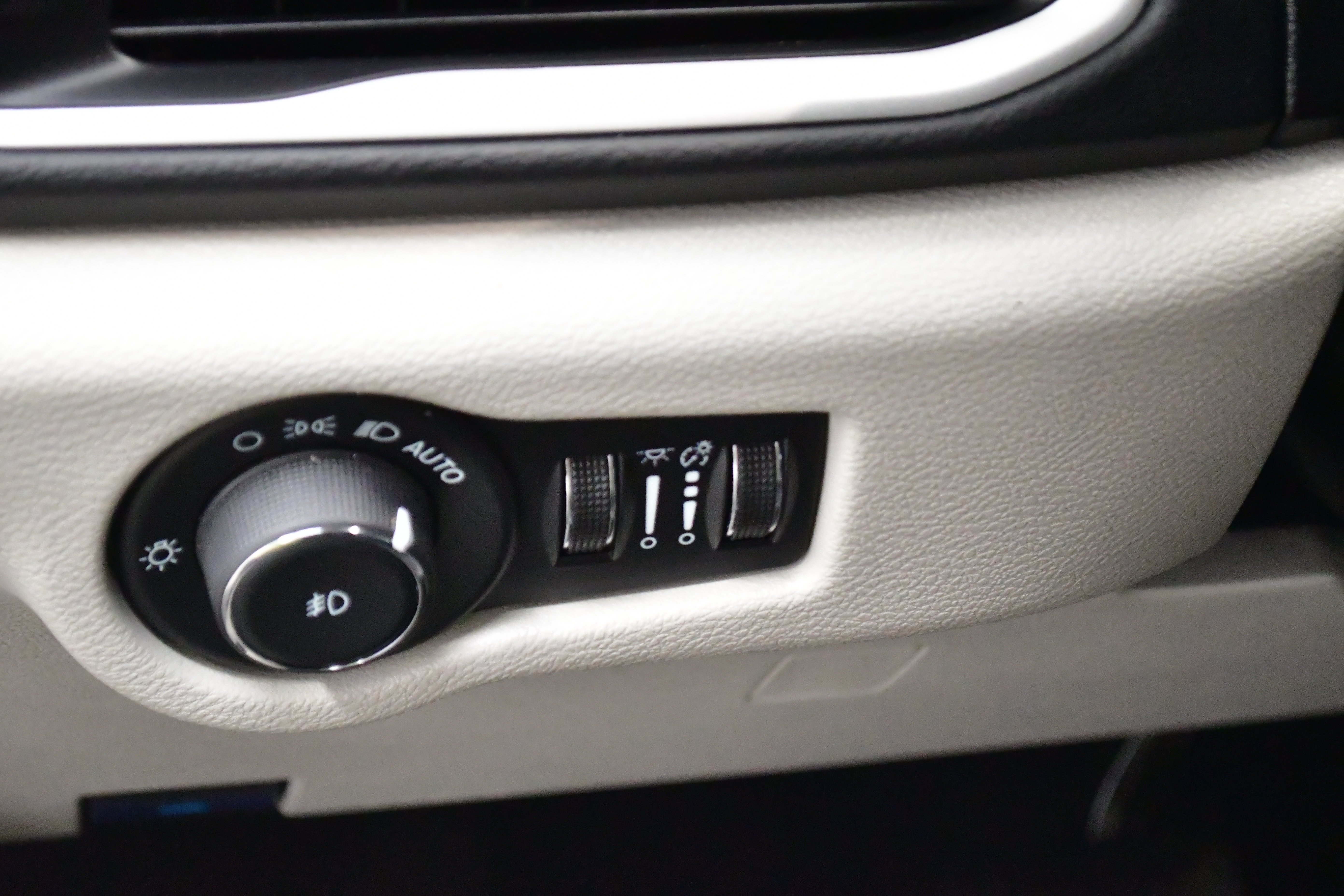 Used 2024 Chrysler Pacifica Touring-L FWD image 14