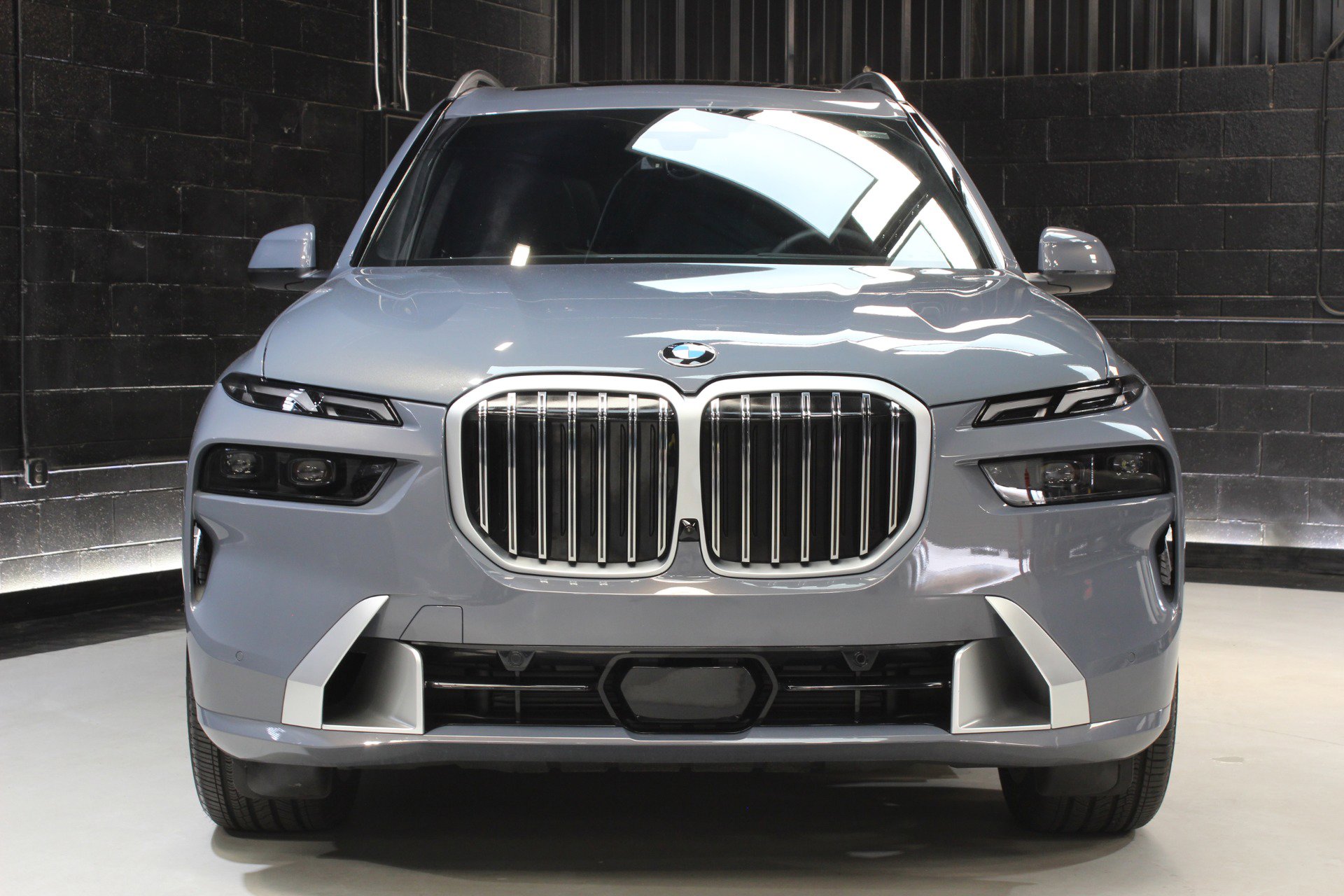 Used 2024 BMW X7 xDrive40i w/ Climate Comfort Package image 5