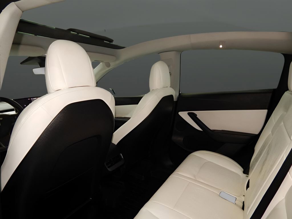 Used 2022 Tesla Model Y Long Range image 30