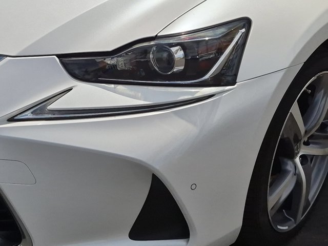 Used 2018 Lexus IS 300 w/ Comfort Package RWD image 10