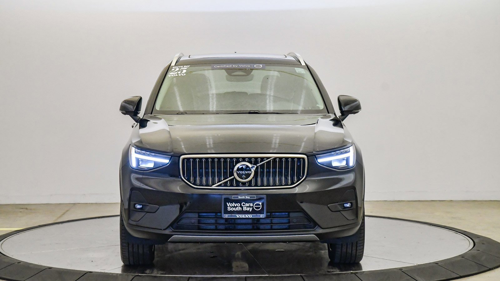 Certified 2025 Volvo XC40 B5 Ultra w/ Climate Package image 7