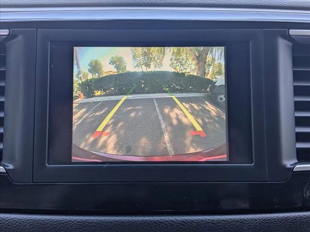 Used 2020 Chrysler Pacifica Touring-L image 14