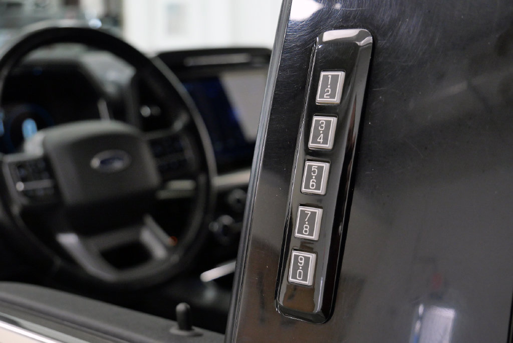 Used 2021 Ford F150 Lariat w/ Equipment Group 502A High AWD/4WD image 17