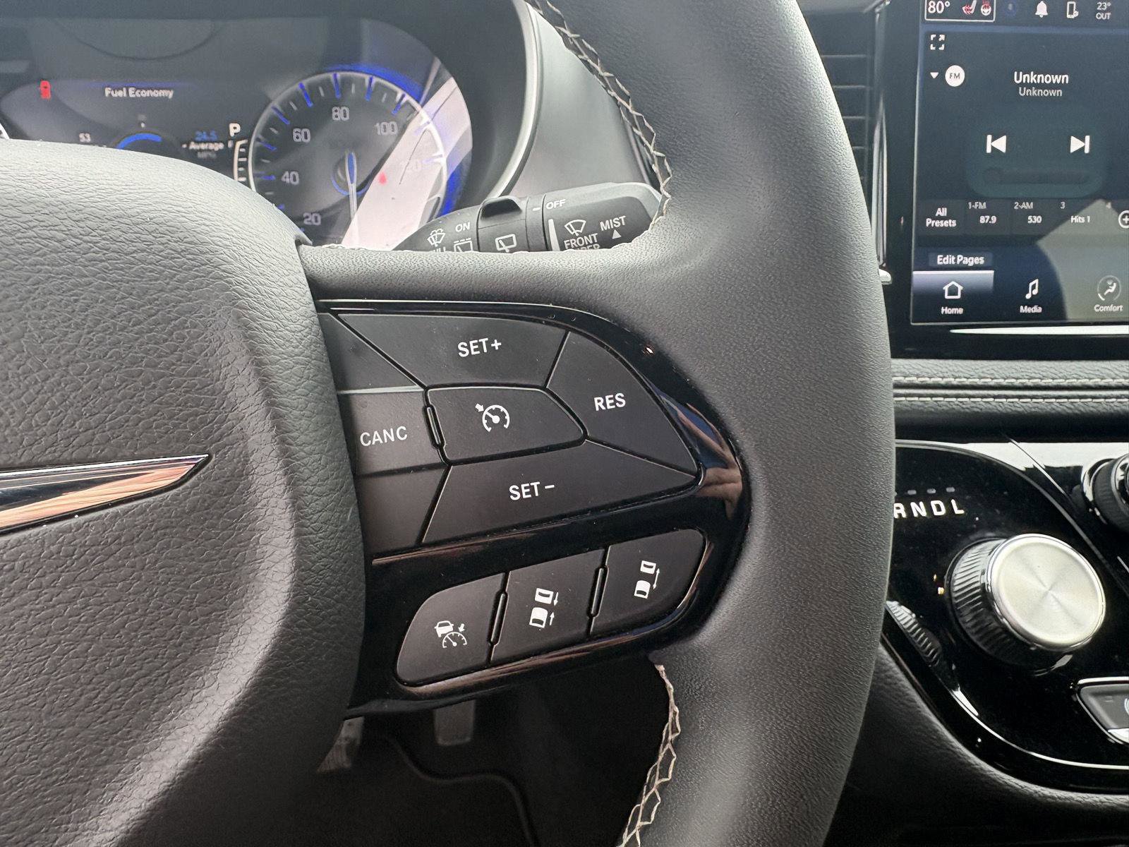 Used 2023 Chrysler Pacifica Touring image 11