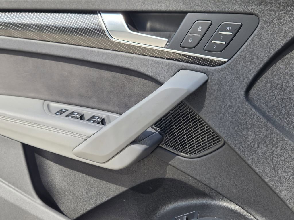 Used 2021 Audi SQ5 Prestige w/ Prestige Package image 28