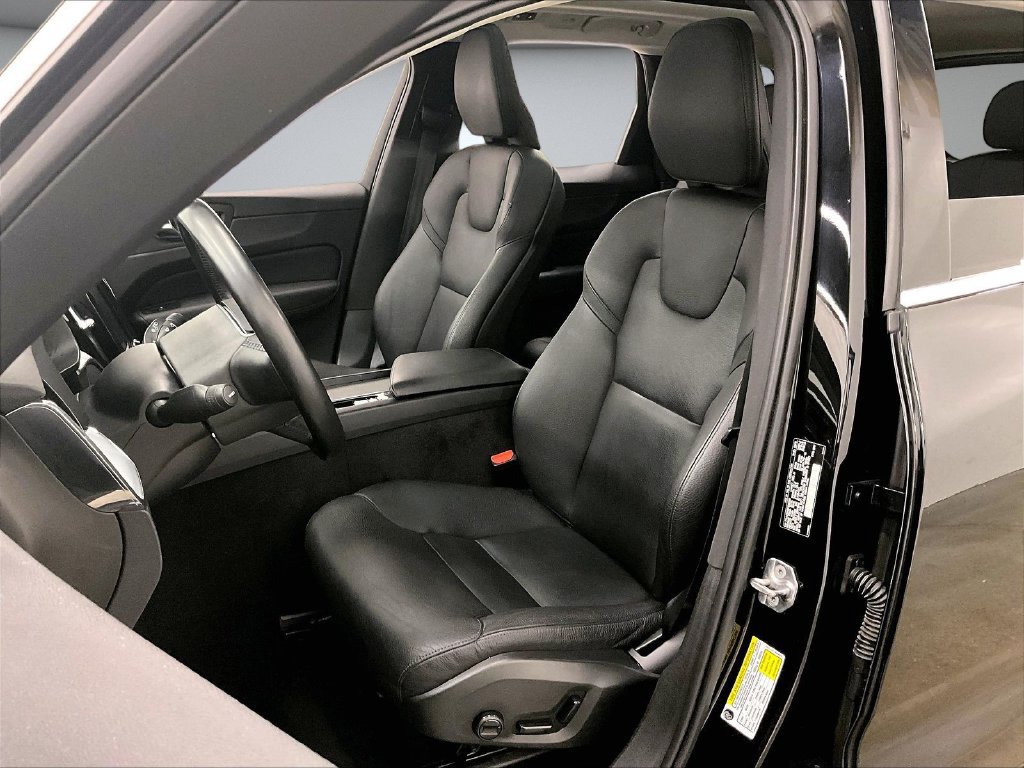 Used 2019 Volvo XC60 T6 Momentum w/ Multimedia Package AWD/4WD image 21