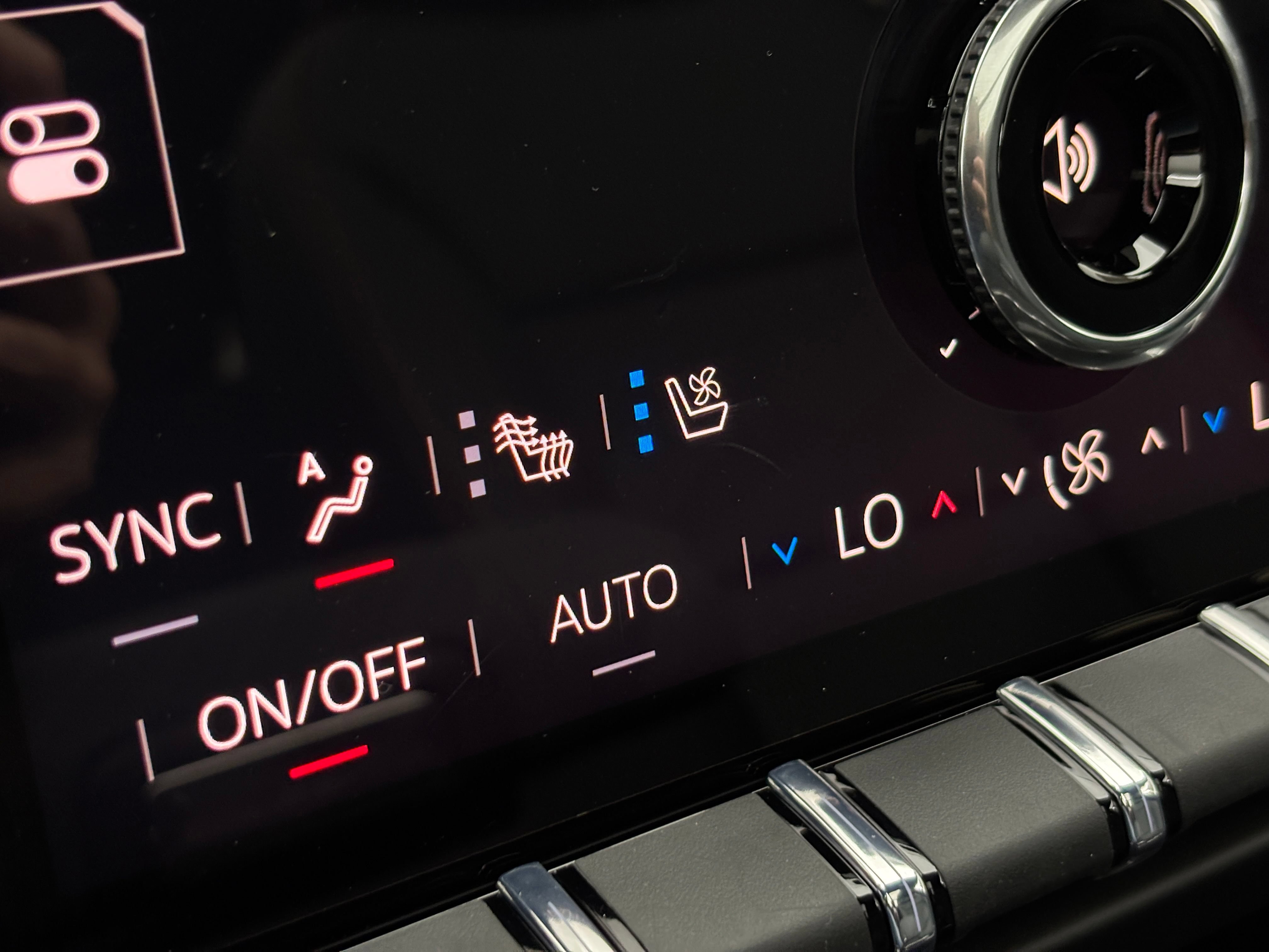 New 2026 GMC Yukon XL AT4 w/ AT4 Preferred Package AWD/4WD image 7