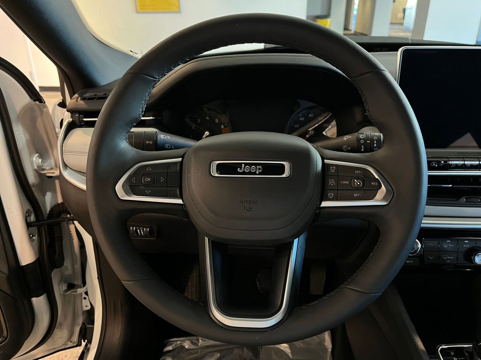 Used 2025 Jeep Compass Limited image 28