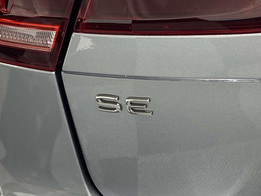 Used 2023 Volkswagen Tiguan SE image 8