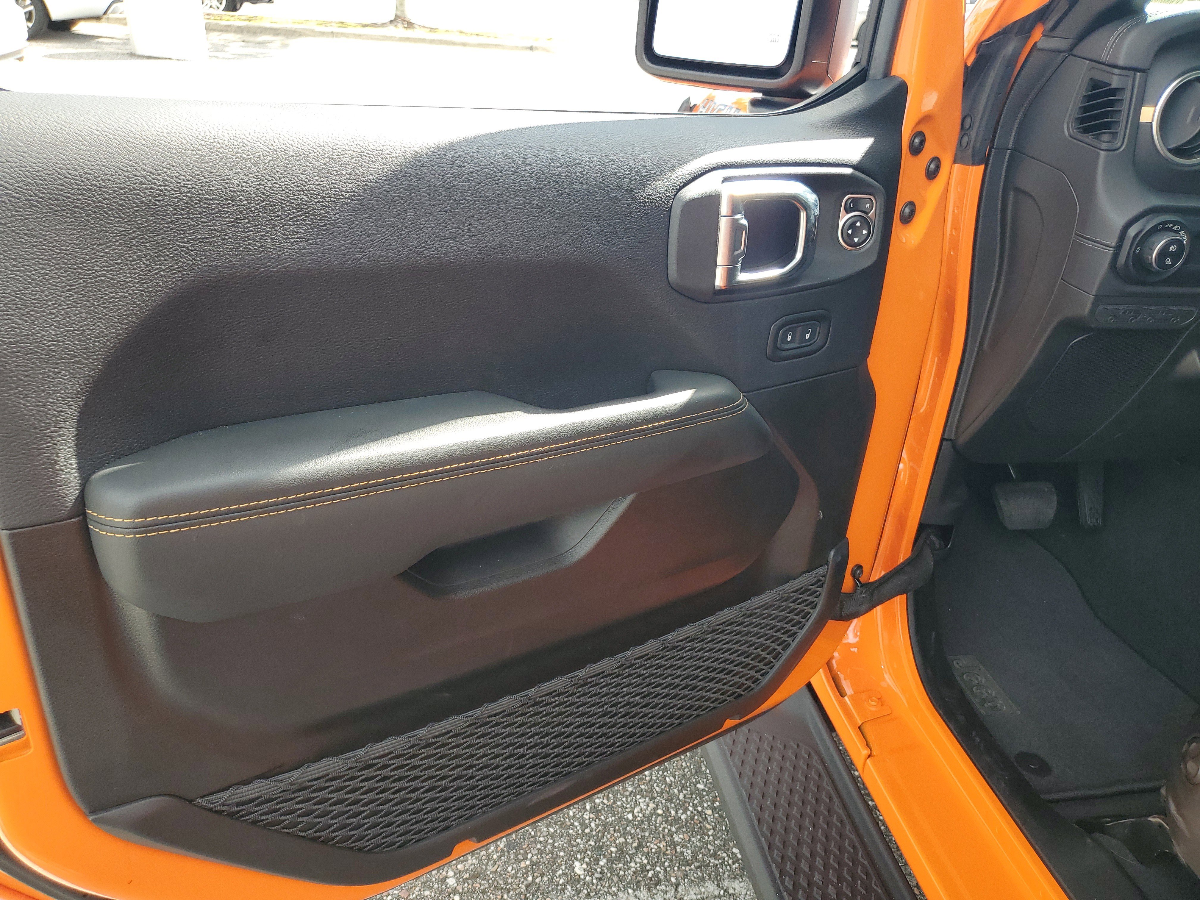 Used 2025 Jeep Gladiator Sport image 14