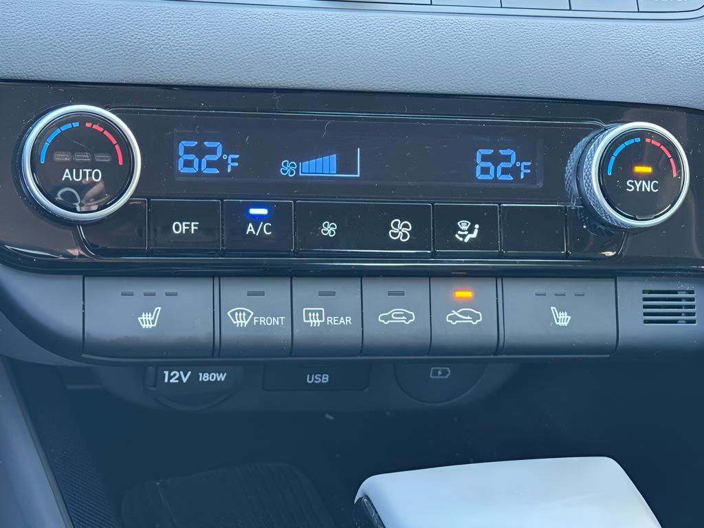Certified 2024 Hyundai Elantra SEL w/ Convenience Package FWD image 30