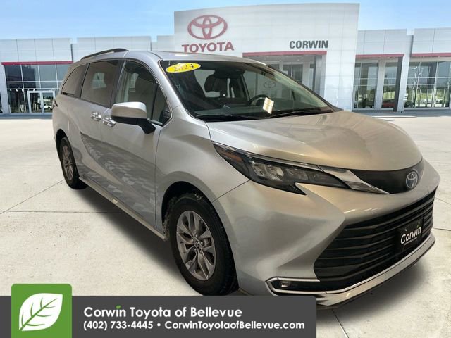Certified 2024 Toyota Sienna XLE image 2