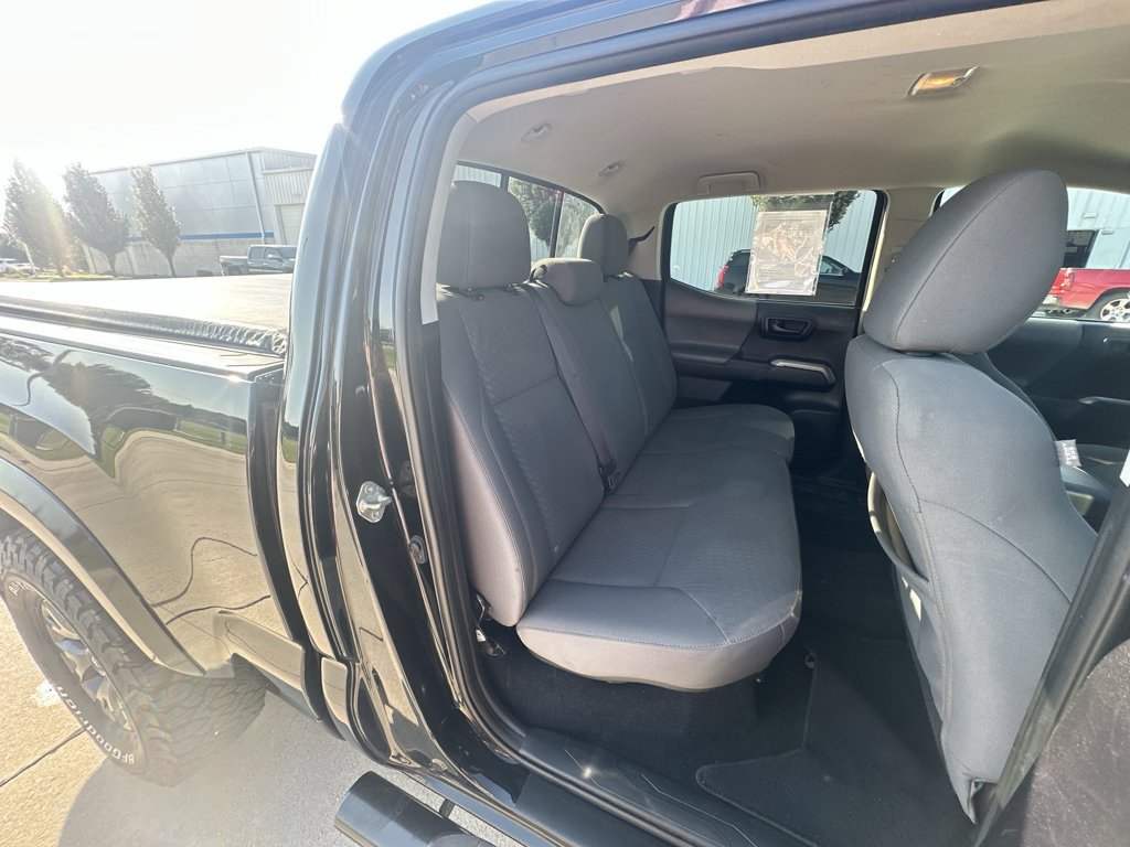 Used 2020 Toyota Tacoma SR5 AWD/4WD image 27