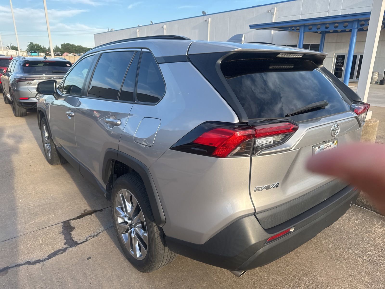 Used 2019 Toyota RAV4 XLE Premium FWD image 3