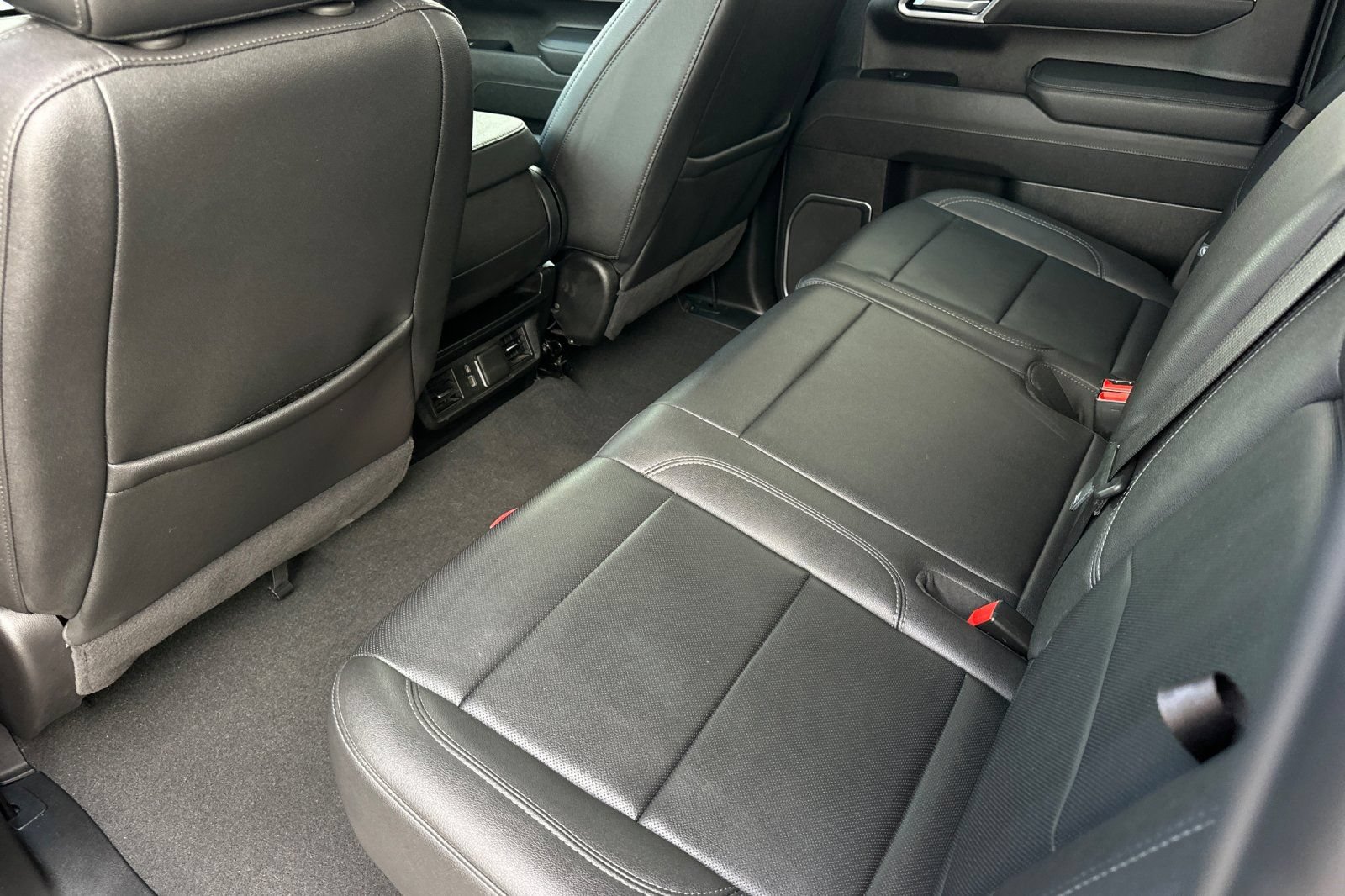 Used 2025 GMC Sierra 1500 SLT AWD/4WD image 14