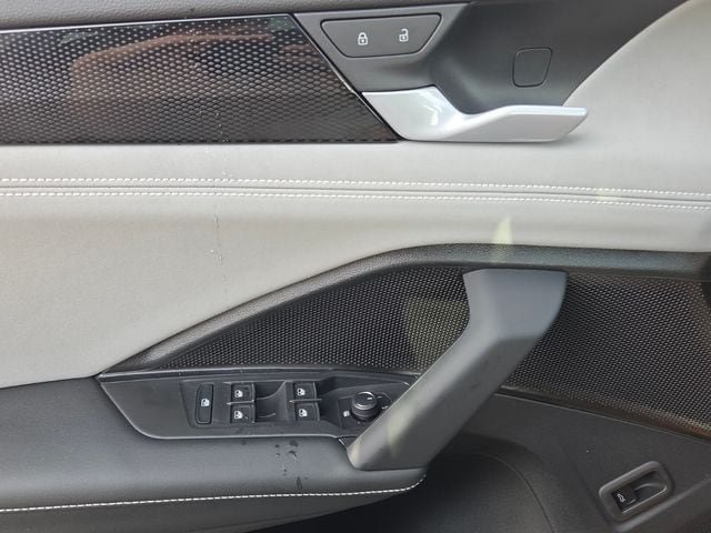 New 2026 Volkswagen Tiguan SE R-Line FWD image 29